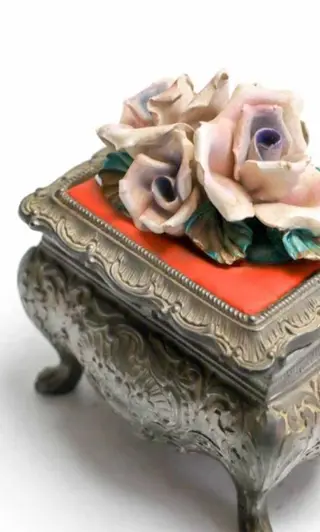 bewaker juwelen - Zilver metaal, aardewerk en stof - Eerste helft 20e eeuw