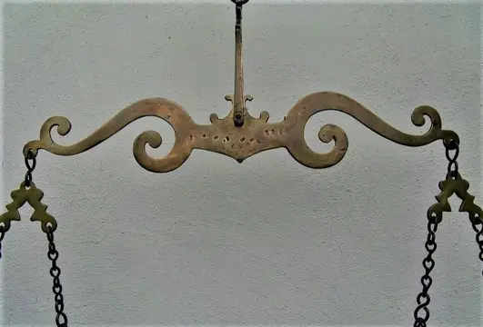 Savoy balans met tegenover elkaar liggende armen - Messing - Tweede helft 19e eeuw