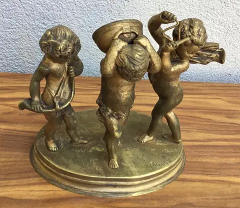 D'après Clodion - Beeld, Putti-scène, drie putti-muzikanten (1) - Brons (verguld) - Eind 19e eeuw