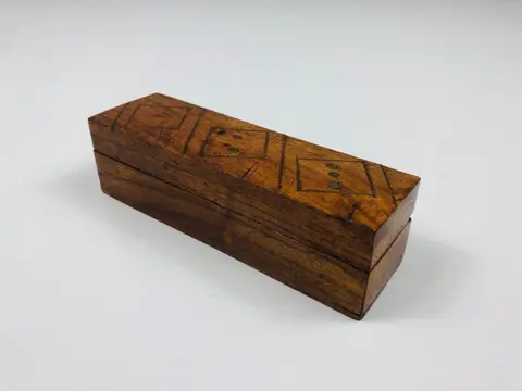 Kist (2) - Mahonie, notenhout - Begin 20e eeuw