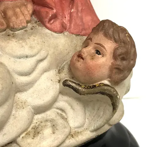 Maria met kind en Engelen "Notre Dame des Victoires"(46cm). - Gips - Eind 19e eeuw