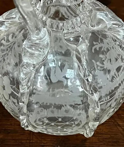 19e eeuwse bruidsfles / bruidskaraf met jacht en florale gravering - Glas