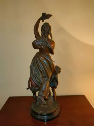 Philippe Poitevin (1831-1907) - Beeld, Godin met twee putti op houten sokkel - 67 cm - Hout, Zinklegering - Eind 19e eeuw