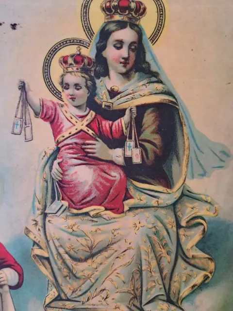 Uniek Antiek 1882 Religiese Triptiek Met Muziek Opendraaiend Foto Album Wijwatervat Heilig Hart - Napoleon III - Hout - Brons - Metaal - Papier - Fluweel - 6-June-1882