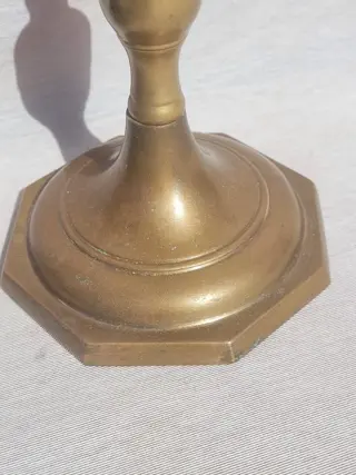 Een goed paar koperen kandelaars met zeshoekige voet (2) - Georgiaanse stijl - Messing - 18e/19e eeuw