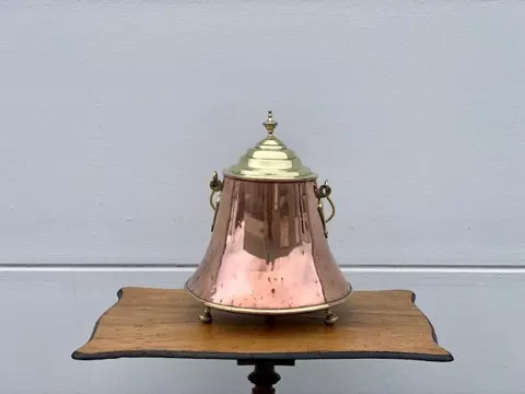 Antieke Rok Vormige, Rood Koperen Doofpot Met Messing Deksel - Koper - Tweede helft 19e eeuw