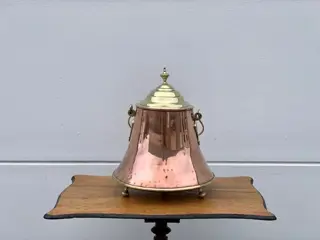 Antieke Rok Vormige, Rood Koperen Doofpot Met Messing Deksel - Koper - Tweede helft 19e eeuw