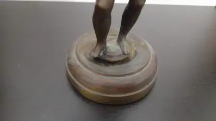 Oude putto met rammelaars - Brons - Eerste helft 20e eeuw