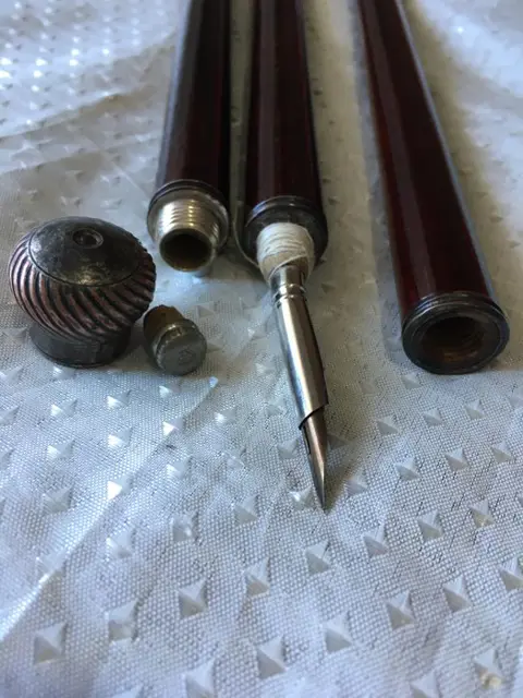 Wandelstok, Een systeem - Verborgen vulpen en potlood - Hout - Metaal - Begin 20e eeuw