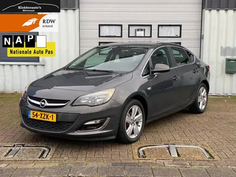 Opel Astra 1.4 Turbo Cosmo Nieuwe koppeling en 4 season banden