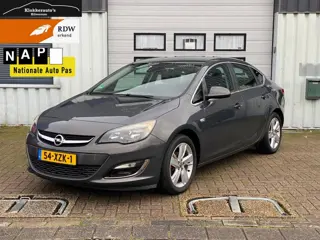 Opel Astra 1.4 Turbo Cosmo Nieuwe koppeling en 4 season banden