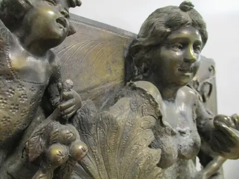 Beeld, Plaquette, Engelachtige engeltjes - 33 x 48 cm (1) - Brons - Eind 19e eeuw