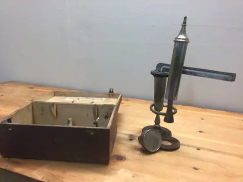 Ebulliometer (1) - Hout, Messing - circa 1900