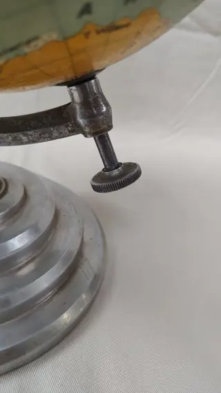 Aardbol (1) - Art Deco - metaal en hout - vroege 20e eeuw