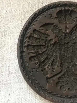 Botervorm met Habsburgs keizerlijk wapen - donkere was - Begin 18e eeuw