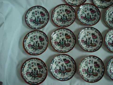 Petrus Regout - kleine bordjes (20) - Aardewerk