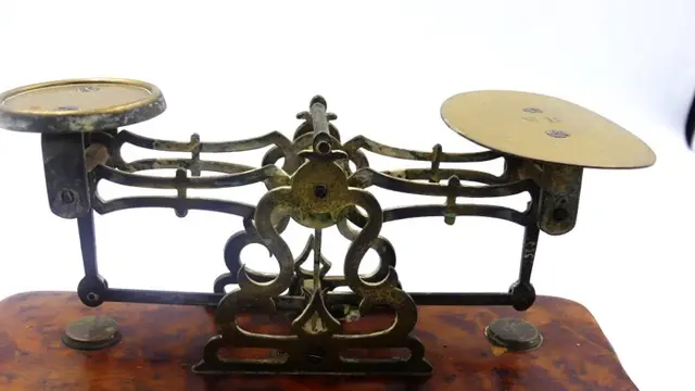 Post/brieven weegschaal, Narcisse Briais, met haar gewichten - Hout, Messing - Eind 19e eeuw