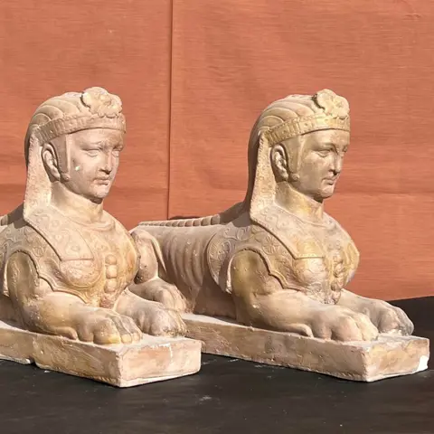 Beeld, Paar Sfinxen - lengte 50 cm (2) - Kanarie - Midden 20e eeuw