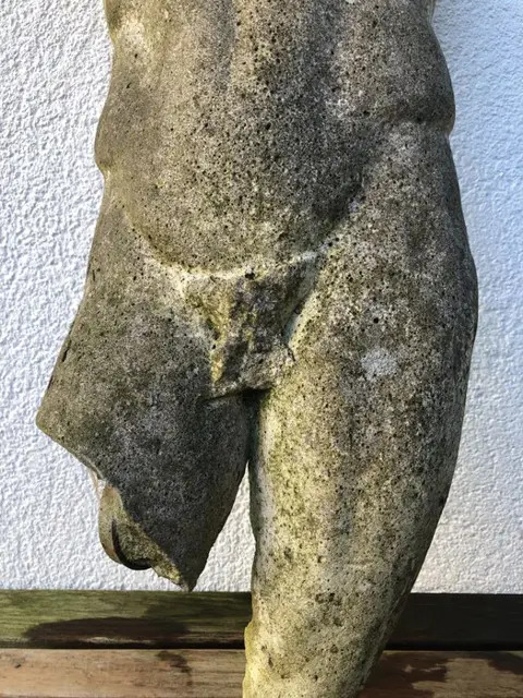 Beeld, Mannelijke torso - Gegoten steen - Eind 20e eeuw