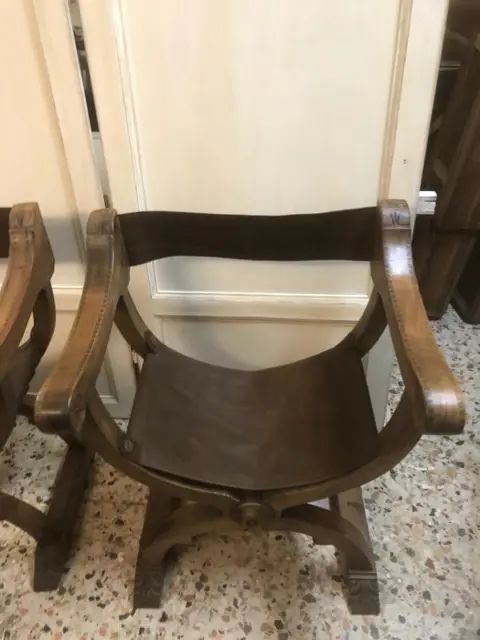 Fauteuil (2) - Walnoot - Eerste helft 19e eeuw
