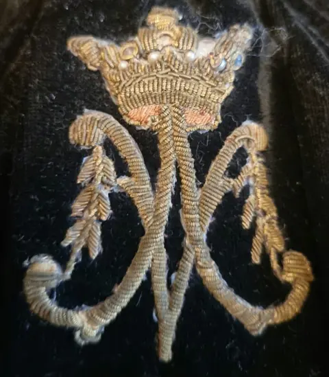 Madonna en kind, 19e eeuwse kledingmaten voor maagd en kind jezus heilige heilige gemaakt en gouddraad - garen stof - Midden 19e eeuw