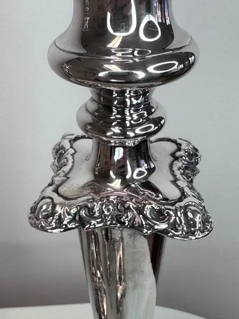 Twee zwaar verzilverde kandelaars - 31 cm (2) - Edwardiaans - Verzilverd - Circa 1900