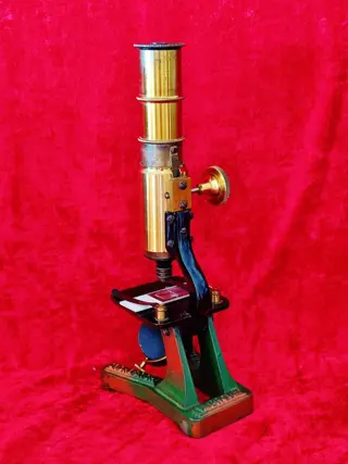 Antieke Verbeterde Huishoudelijke Messing Microscoop - Messing - rond 1880