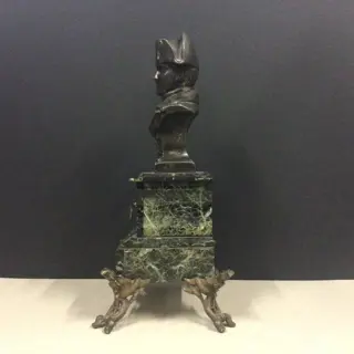 O. Ruffony (XIX/XX) - Beeld, Napoleon buste - bronskleurig gepatineerd spelter gemonteerd op een marmeren voet - 1930