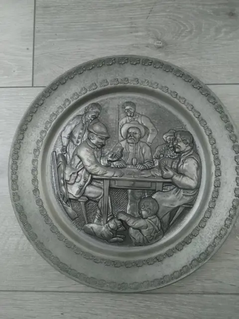 Borden (2) - Tin - Eerste helft 20e eeuw