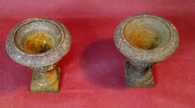medicijnpot (2) - IJzer (gegoten) - rond 1900
