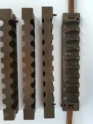 Antieke mal voor zetpillen - Messing - Begin 20e eeuw