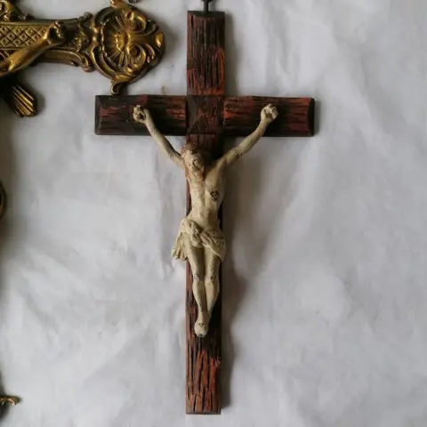 kruis corpus christi (5) - Brons, Lood, knoeien - Begin 20e eeuw