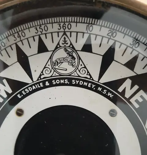 kompas in groot kompashuis - Glas, Messing - Midden 20e eeuw
