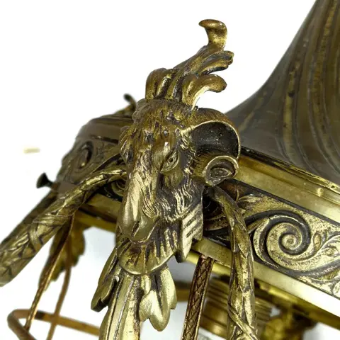 Ceiling chandelier decorated with ram's heads - Brons - 20e eeuw