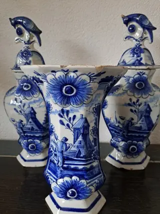 Delft, Plateelbakkerij, De Clauw - Vaas, kaststel (5) - Aardewerk