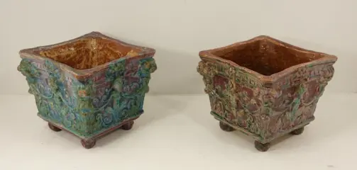 Cachepot plantenbak gedecoreerd met een arabesk rondom een sater (2) - Renaissancestijl - Terracotta, geglazuurd - Tweede helft 19e eeuw