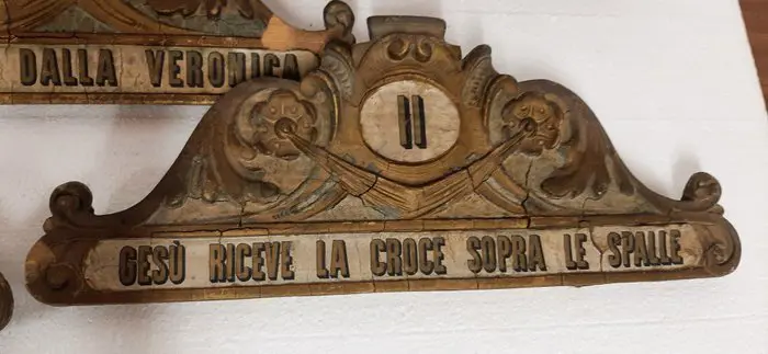 5 eindstukken van frames voor de Via Crucis - Hout - Begin 20e eeuw