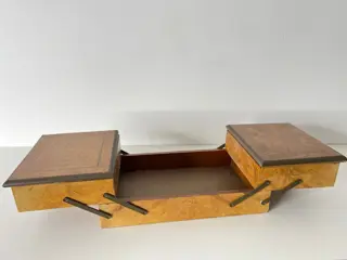 Antieke naai doos - Wortelnotenhout - Tweede helft 19e eeuw