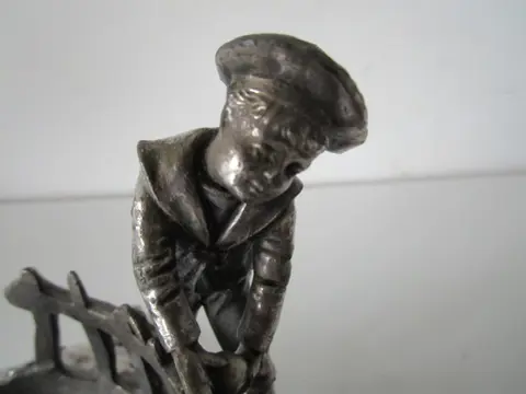 With a beautiful scene of children - Begin 20e eeuw