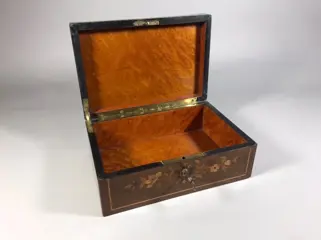 Kistje met marqueterie - Esdoorn, Walnoot - Tweede helft 19e eeuw