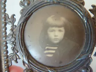 Lijst met echte foto van een 19e eeuws kind - Metaal - 19e eeuw