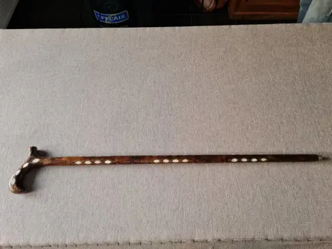 unieke handgemaakte Victoriaanse wandelstok met ingelegd parelmoer - Hout, Parelmoer - Begin 20e eeuw