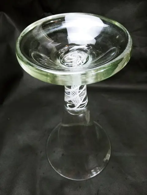 Grote kelk slinger glas 18e eeuw. (1) - Glas