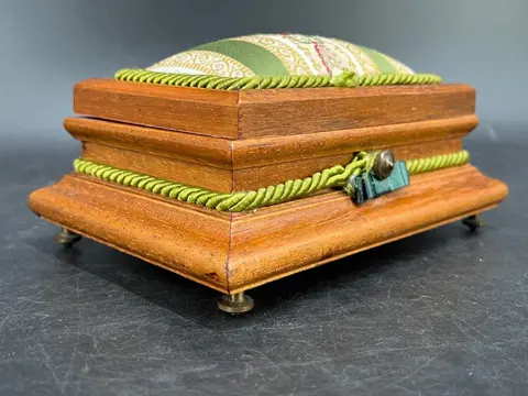 Uniek speldenkussen spelden kistje - Hout - Eerste helft 20e eeuw