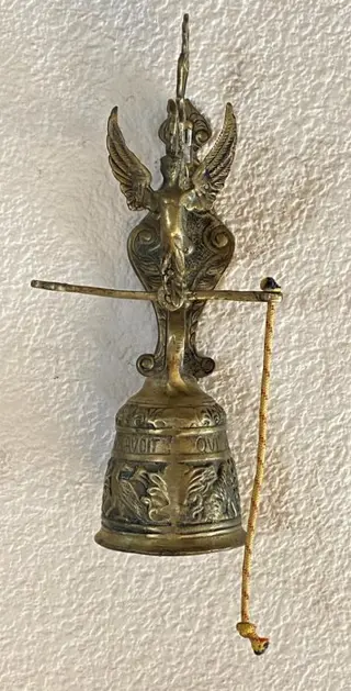 Antieke grote religieuze kloosterbel - Historicisme - met aartsengel en verlichte symbolen. Bronzen - Eerste helft 20e eeuw