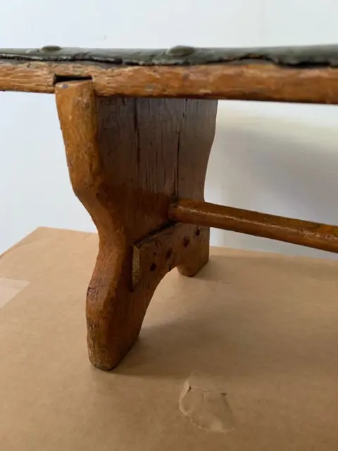 Voetenbankje - Hout, leer, verf - 19e eeuw