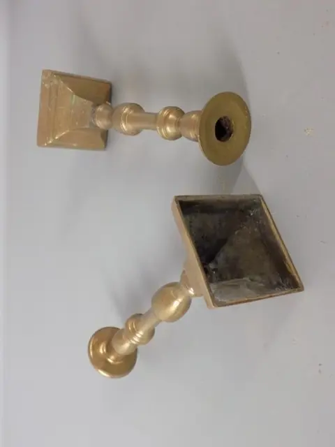 Antieke 2 Religieuze kandelaars - koperlegering - 19e eeuw