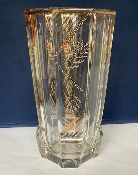 Gefaccetteerde vaas met geometrisch gouddecor (1) - Glas, Kristal