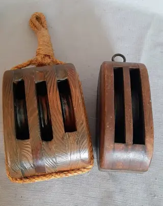 2 oude, mooie grote katrollen - Hout, IJzer (gegoten/gesmeed) - Eerste helft 20e eeuw