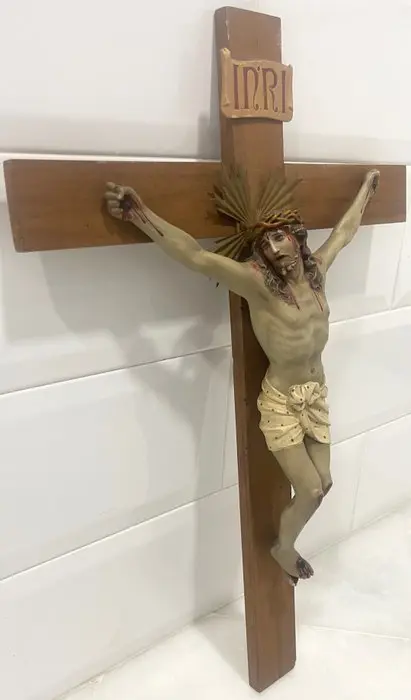Crucifix, Olot (56 cm.) - Hout, Messing, houtpulp - Begin 20e eeuw